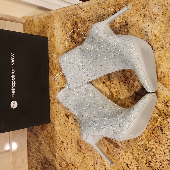 Rhinestone Encrusted Bling Stretch Boots. Metropolitan View. Gray. NEW! - Picture 4 of 16